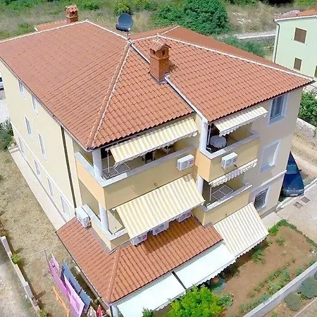 Mara Apartment *